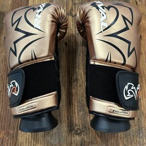 Rival RS11V Evolution
Sparring Gloves -Gold and Black Boxing Gloves-14oz